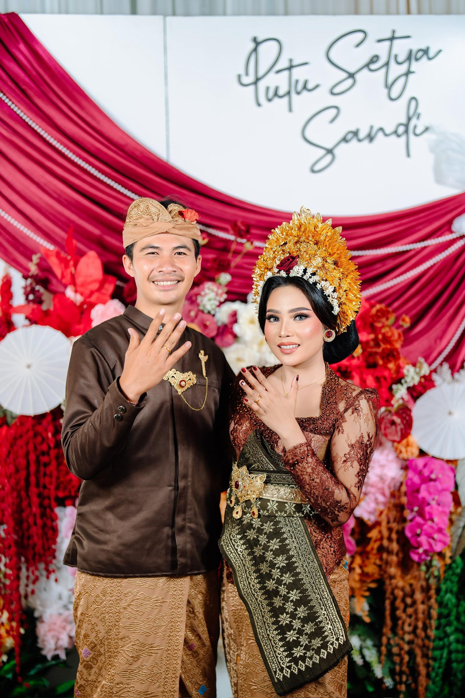 Tya & Sandi281225