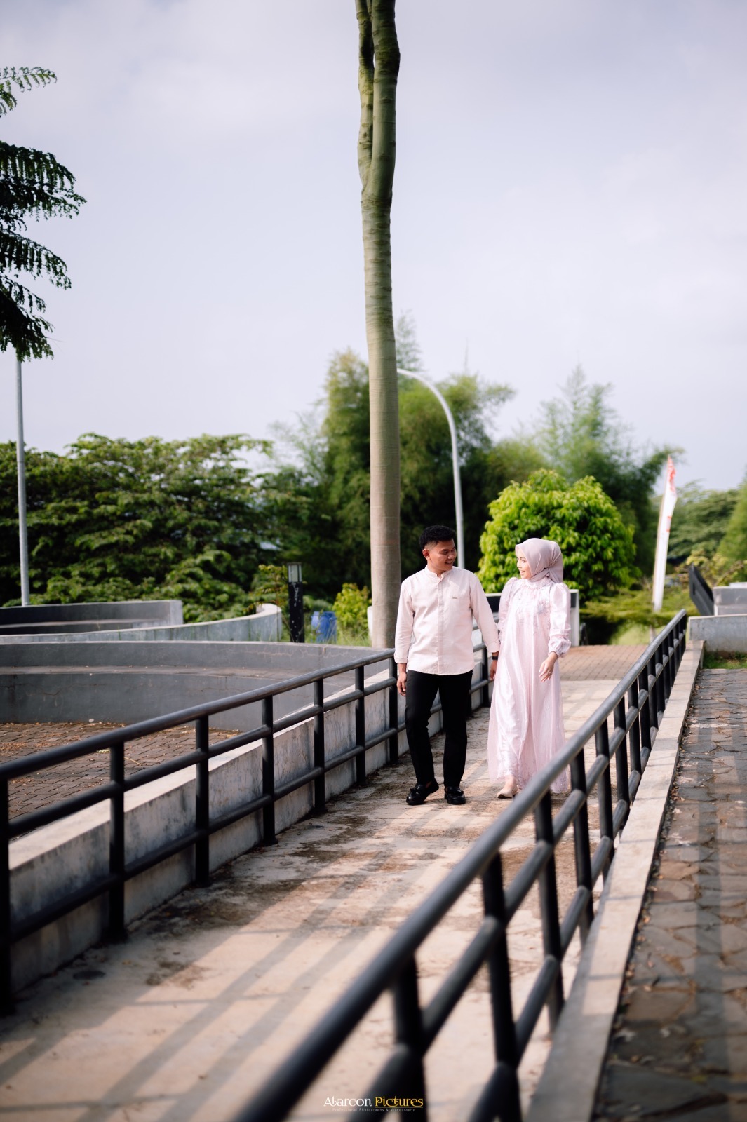Shevi & Iki300926