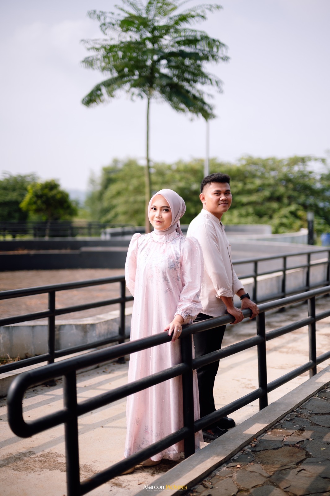 Shevi & Iki300926